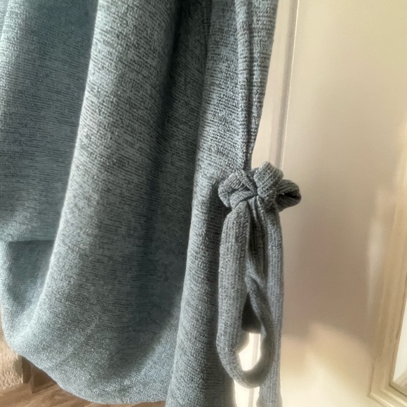 Denim blue tunic top Size Small. - Picture 2 of 4